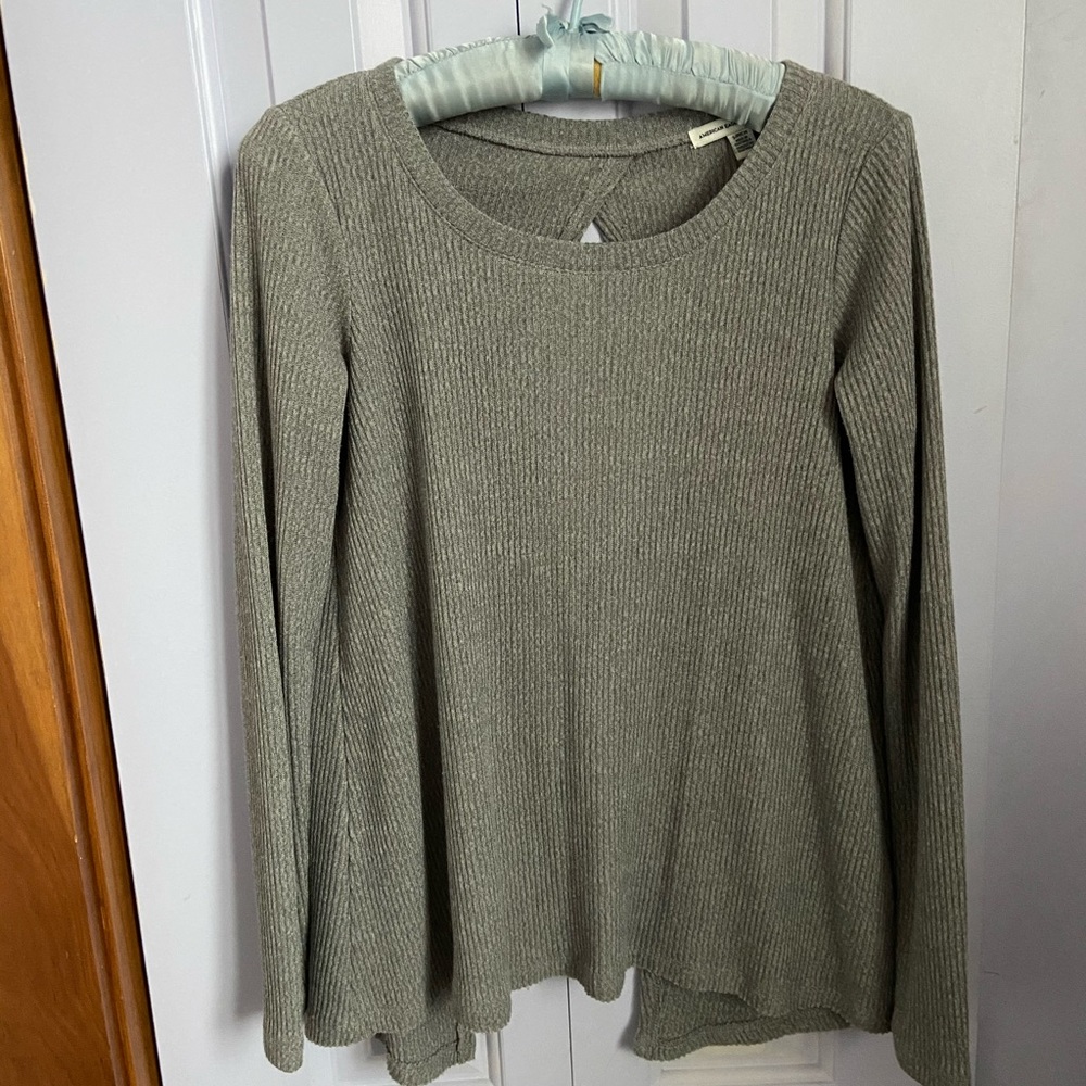Long sleeve grey top